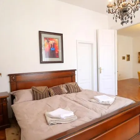 Velky 3i Apartman V Centre Mesta Appartamento Bratislava