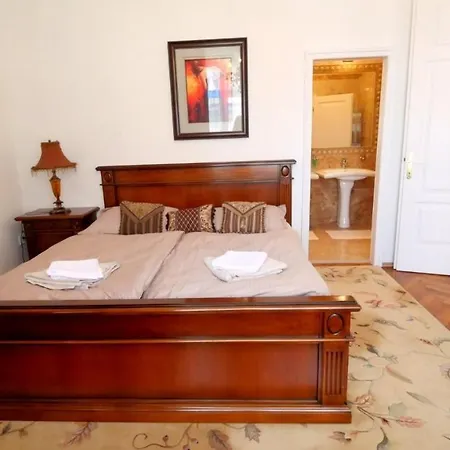 Velky 3i Apartman V Centre Mesta Appartamento *