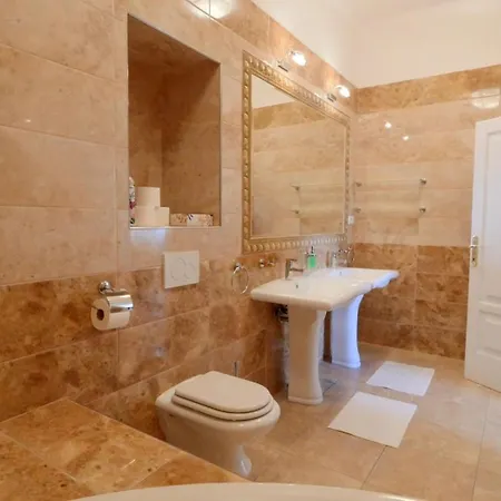 Velky 3i Apartman V Centre Mesta Appartamento Bratislava