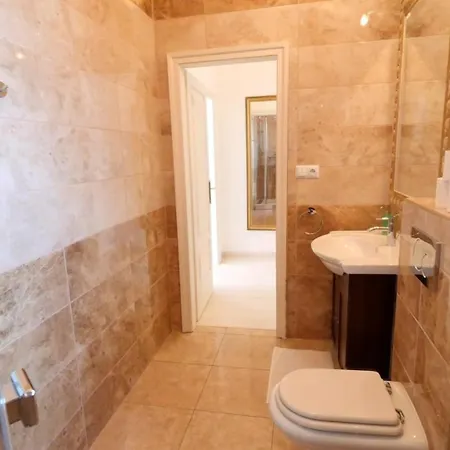 Velky 3i Apartman V Centre Mesta Appartamento