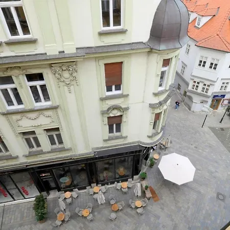 Velky 3i Apartman V Centre Mesta Appartamento